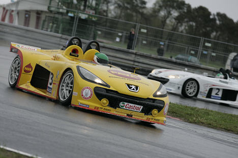 Allan Olsen bragte sig på første omgang i front for Peugeot Spider Cup-feltet foran Søren Mosebo, som ikke formåede at komme forbi ham før det ternede flag.
